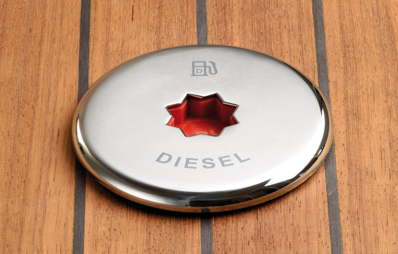 Clever Einfüllstutzen aus Verbundmaterial + Inox